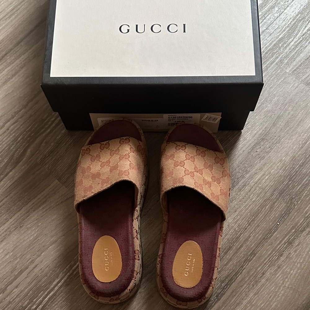 Gucci Women's Brown Patterned Sandals